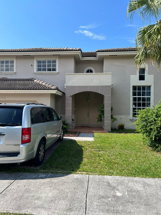 14375 SW 164th Terrace in Miami, FL - Building Photo