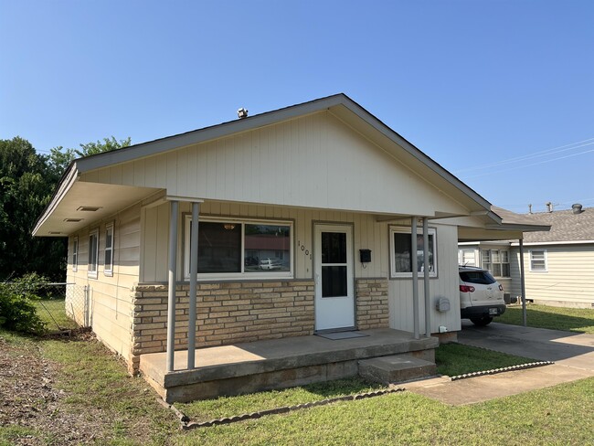 1001 E 5th Ave in Stillwater, OK - Building Photo - Building Photo
