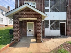 720 Clark St in Maryville, TN - Building Photo