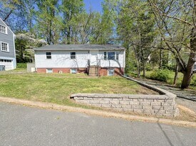 107 Park Ln W in Charlottesville, VA - Building Photo