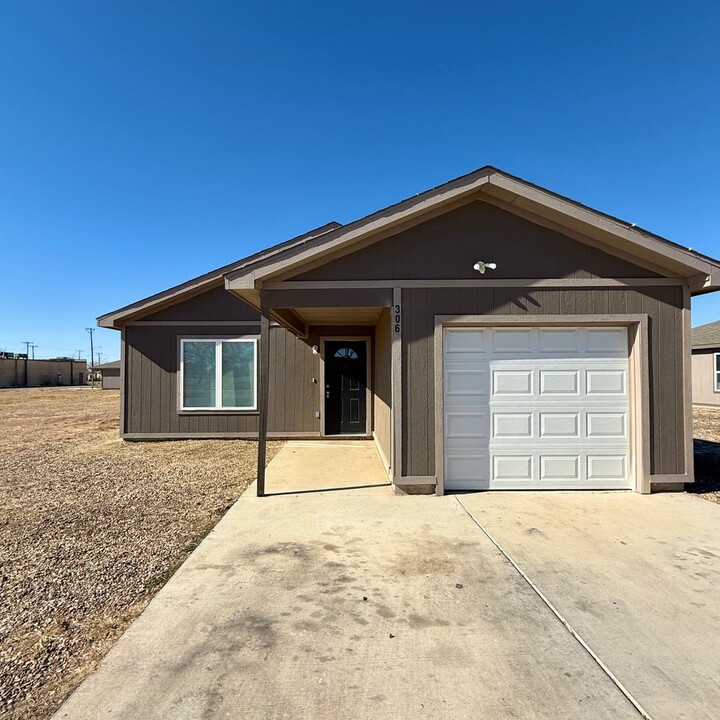 306 Guava Ave in Lubbock, TX - Building Photo