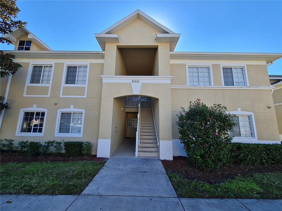 9521 Grovedale Cir in Riverview, FL - Building Photo