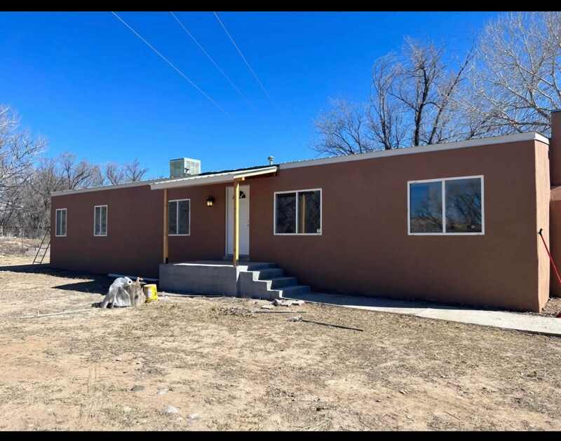 208 Co Rd 84 in Santa Fe, NM - Building Photo