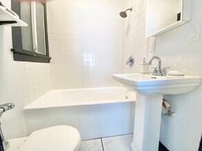 5849 W Sunset Blvd in Los Angeles, CA - Building Photo - Building Photo