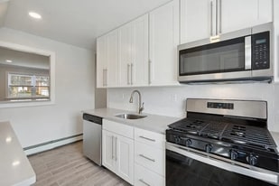 73 Wolff Ave in Edison, NJ - Building Photo