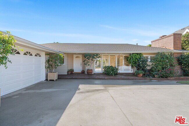 14972 Camarosa Dr in Los Angeles, CA - Building Photo - Building Photo