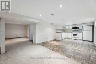 115 Albert St N in Kawartha Lakes, ON - Building Photo - Building Photo