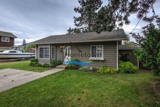 2820 N Honeysuckle Dr in Coeur d'Alene, ID - Building Photo - Building Photo