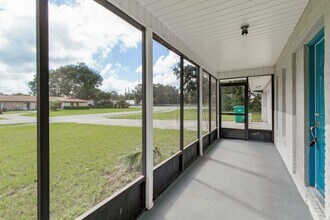 402 Century Ave in Fruitland Park, FL - Building Photo - Building Photo