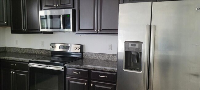 28511 Pleasant Bay Lp in Zephyrhills, FL - Building Photo - Building Photo