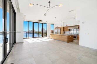 3581 E Glencoe St, Unit 601 in Miami, FL - Building Photo - Building Photo