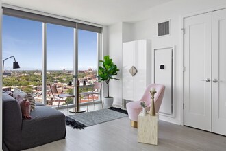 2357 N Lincoln Ave in Chicago, IL - Foto de edificio - Building Photo