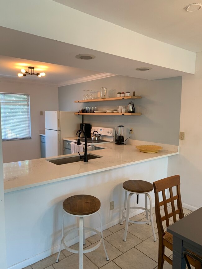118 Palm Dr, Unit 16 in Naples, FL - Building Photo - Building Photo