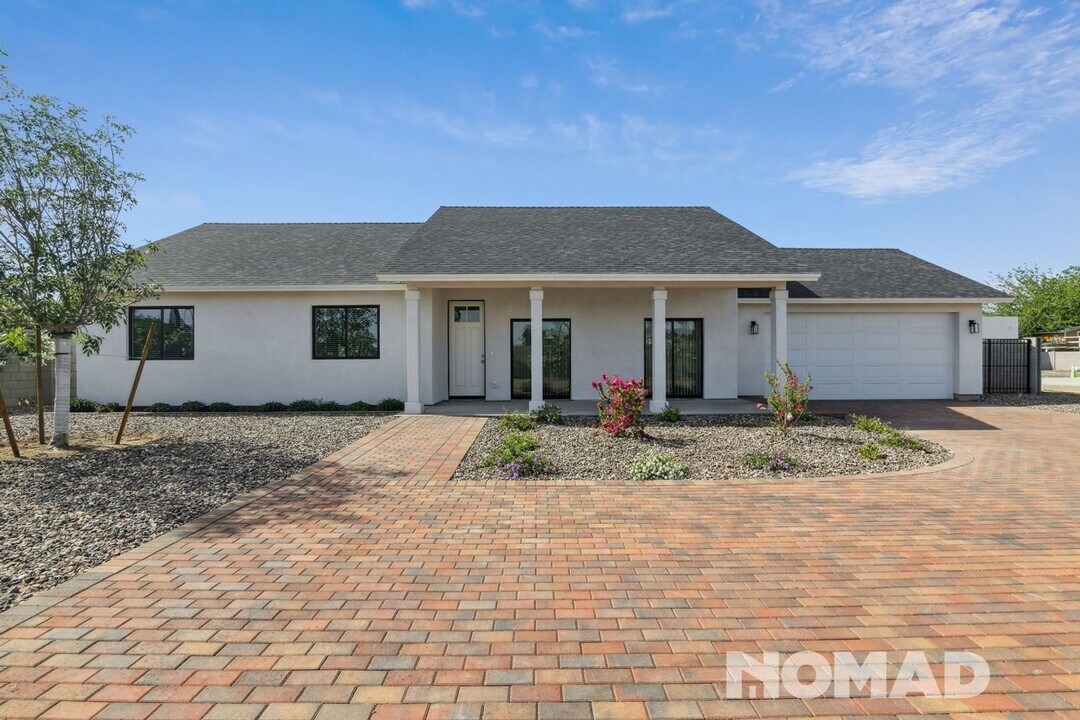 14341 E Williams Field Rd in Gilbert, AZ - Building Photo