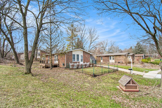 2071 Winewood Ave in Ann Arbor, MI - Building Photo - Building Photo