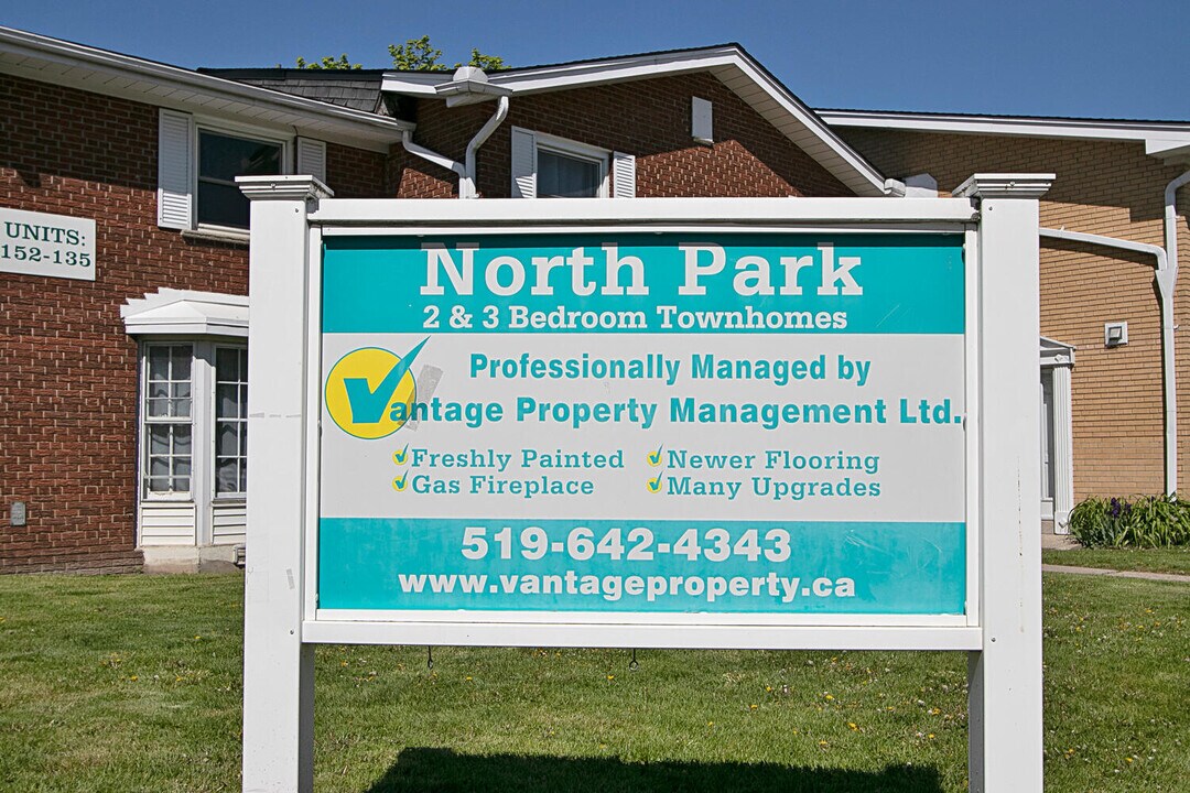 2 BEDROOM-3 LEVEL TOWNHOME ON ARBOUR GLEN in London, ON - Building Photo