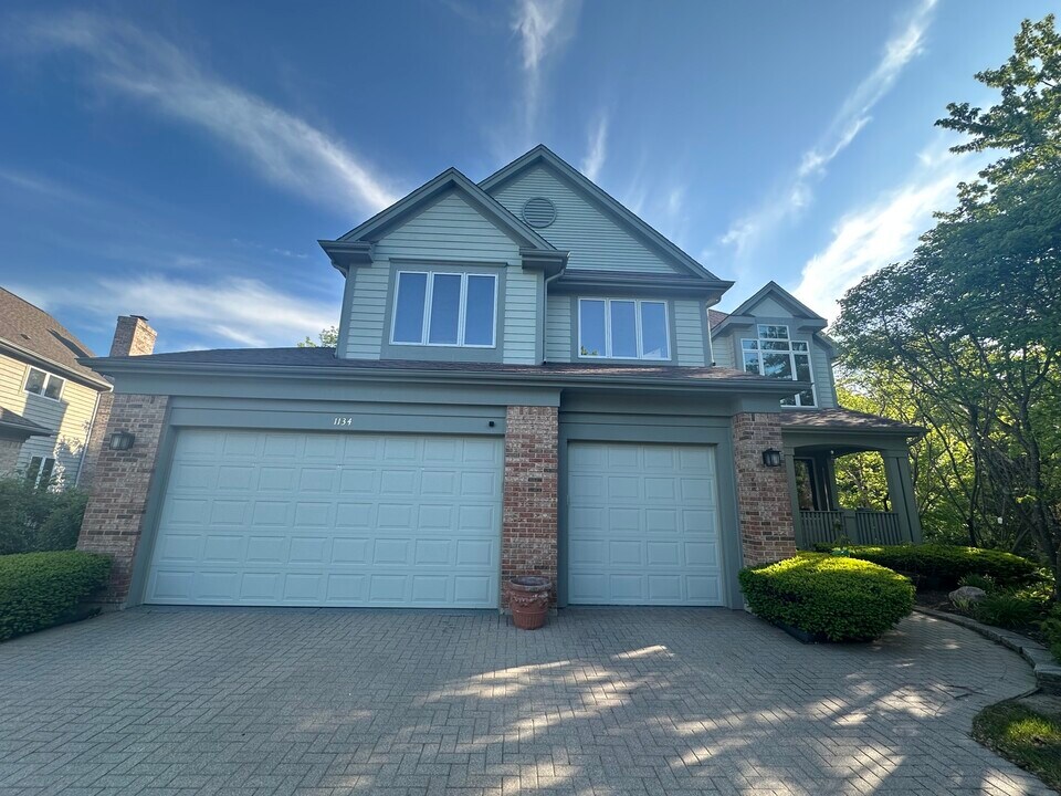 1134 S Hiddenbrook Trail in Palatine, IL - Building Photo