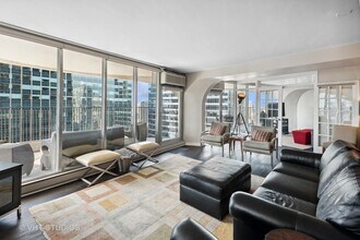 300 N State St, Unit 4103 in Chicago, IL - Building Photo - Building Photo