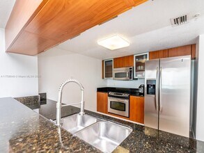 1800 N Bayshore Dr, Unit 1904 in Miami, FL - Building Photo - Building Photo
