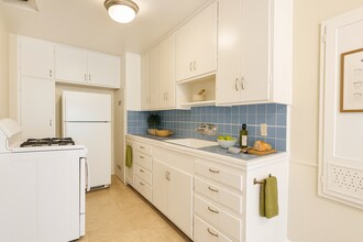 8262 Blackburn Ave in Los Angeles, CA - Foto de edificio - Building Photo