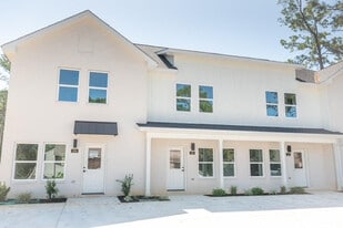 103 Highpoint Dr in Diamondhead, MS - Building Photo