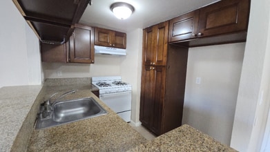 2120 Delaware St in Huntington Beach, CA - Building Photo - Building Photo