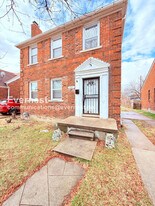 5747 Lakepointe St, Unit 438 in Detroit, MI - Building Photo