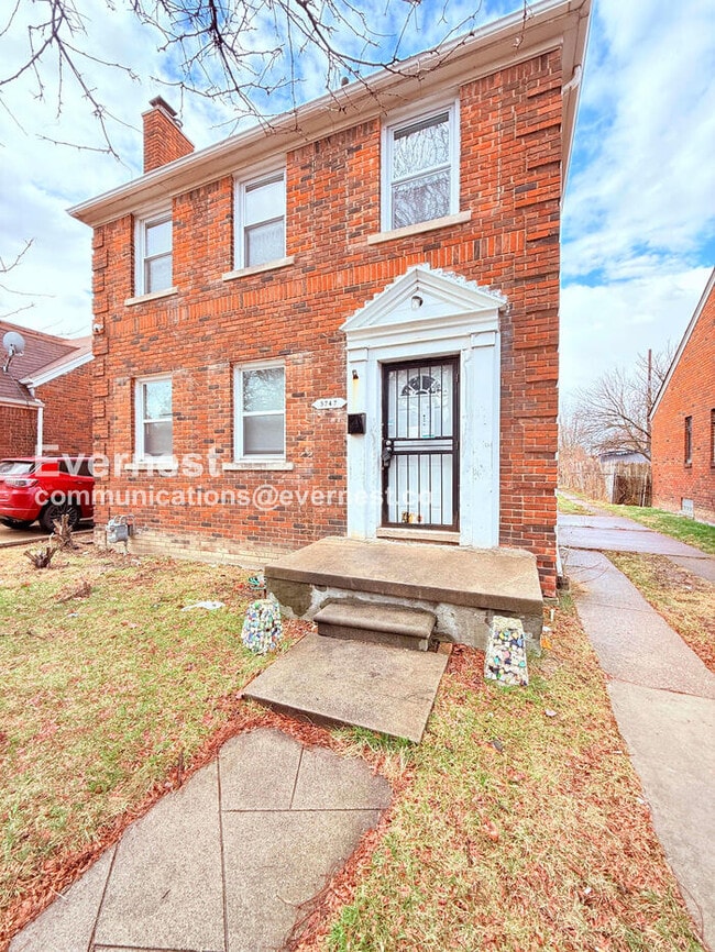 property at 5747 Lakepointe St