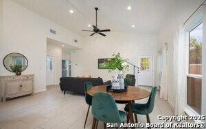 324 E Main St in New Braunfels, TX - Building Photo - Building Photo