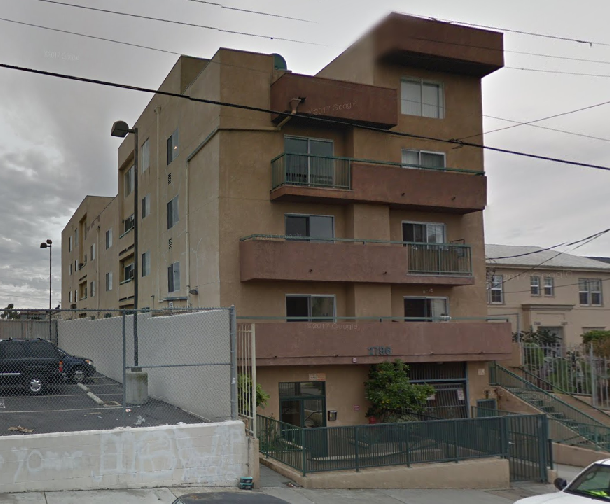 2796 Francis Ave, Unit 203 in Los Angeles, CA - Foto de edificio - Building Photo