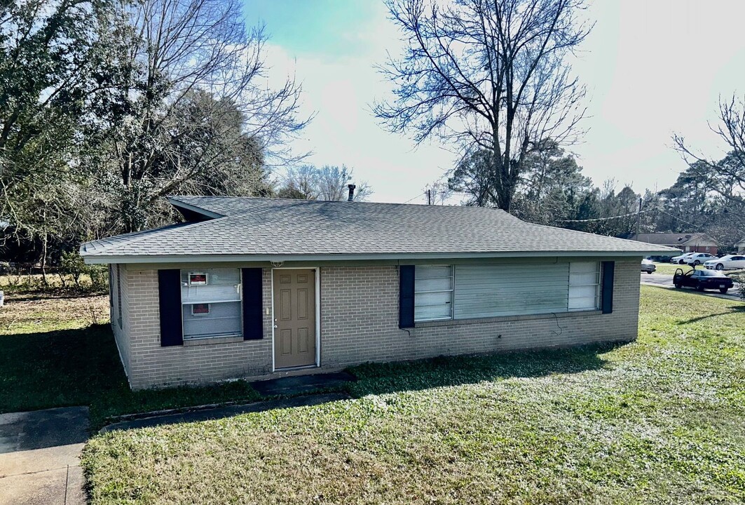 107 Holly Cir in Gulfport, MS - Building Photo