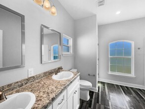 1045 James Dr in Poinciana, FL - Foto de edificio - Building Photo