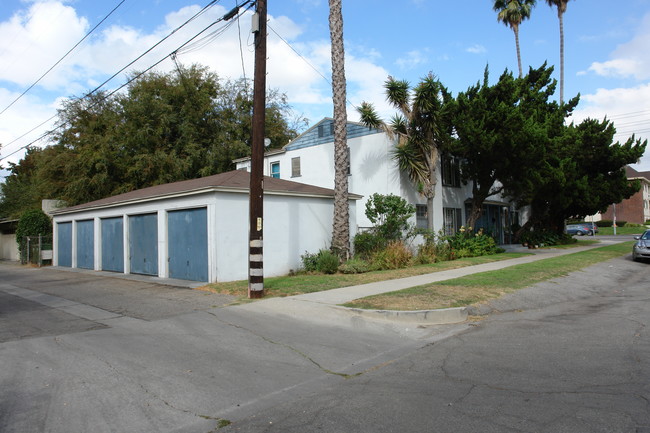 5551 Mammoth Ave in Van Nuys, CA - Building Photo - Building Photo