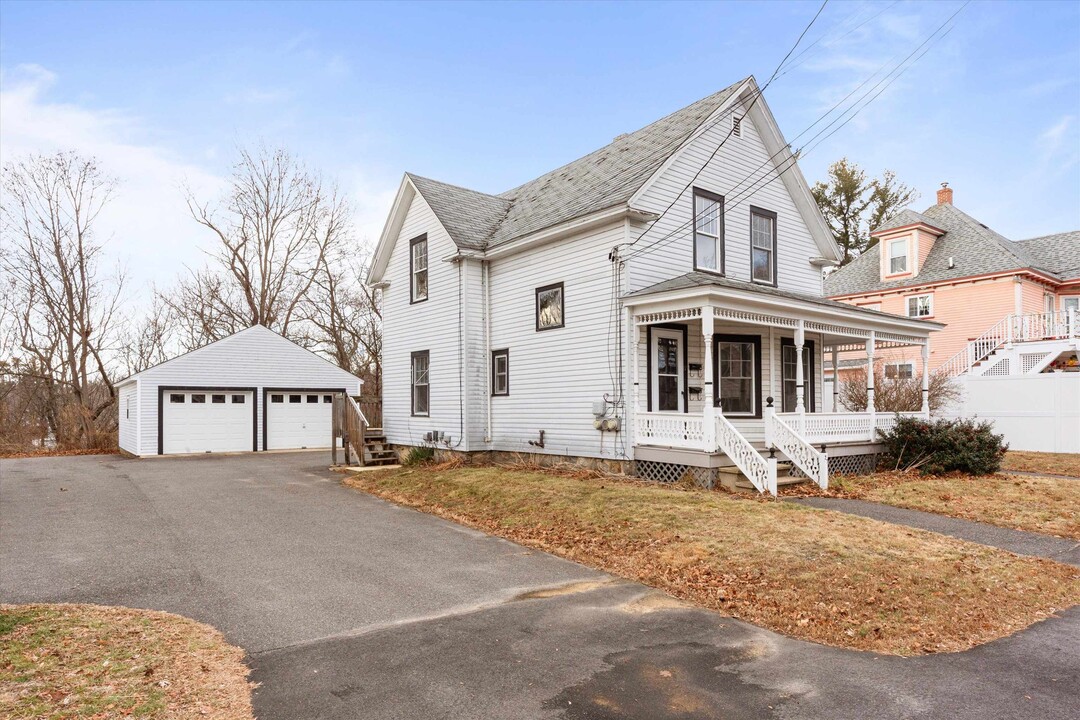 27 Highland Ave in Derry, NH - Building Photo