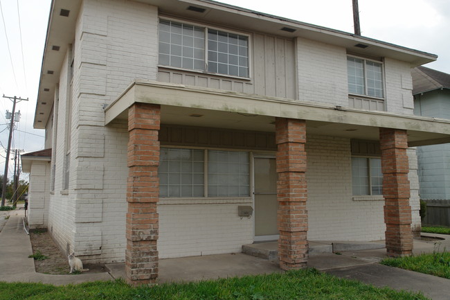 2111 King Ave in Kingsville, TX - Foto de edificio - Building Photo