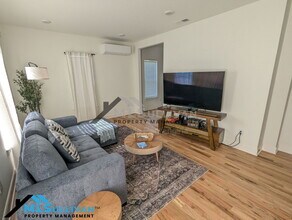 1039 W Murray Ave in Durham, NC - Building Photo - Building Photo