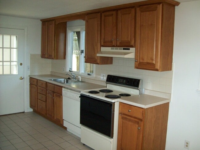 15 Hines Ct, Unit 2 in Marblehead, MA - Building Photo - Building Photo