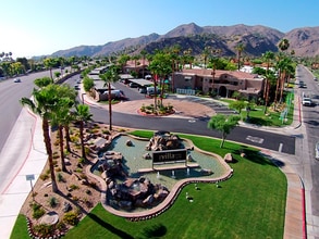 Villa Boutique Apartment Homes in Palm Springs, CA - Foto de edificio - Building Photo