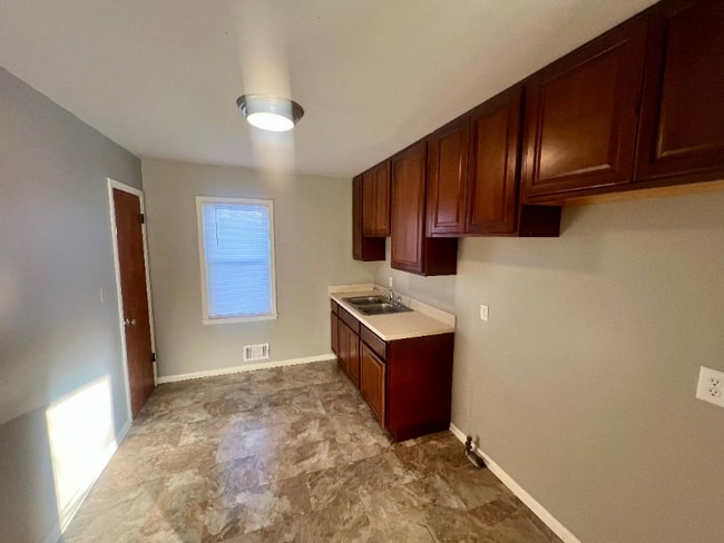 5811 Monrovia St in Shawnee, KS - Foto de edificio - Building Photo