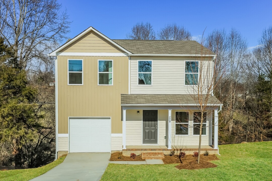 220 Grassy Meadow Ln in Statesville, NC - Building Photo