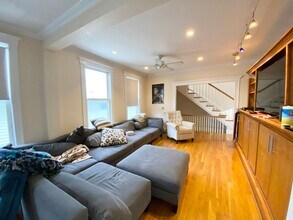 27 Spring Garden St, Unit T in Boston, MA - Foto de edificio - Building Photo