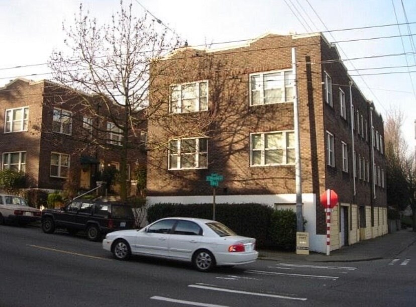 1820 E Thomas St in Seattle, WA - Building Photo