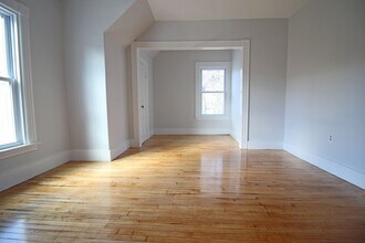 71 June St, Unit 2 in Worcester, MA - Foto de edificio - Building Photo