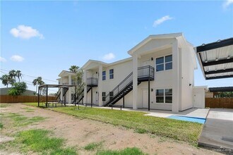 418 N 3rd St, Unit 5 in Donna, TX - Foto de edificio - Building Photo