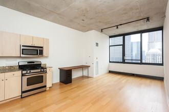 235 W Van Buren St, Unit # 04418 in Chicago, IL - Building Photo - Building Photo
