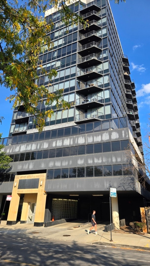property at 1309 N Wells St