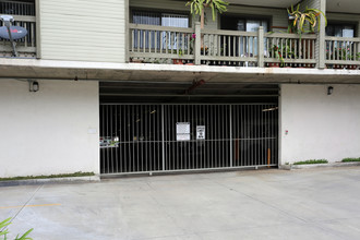 Heninger Village Apartments in Santa Ana, CA - Building Photo - Building Photo