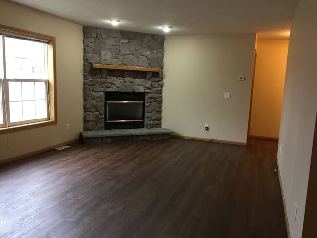 201 E Hill St in Champaign, IL - Building Photo - Building Photo