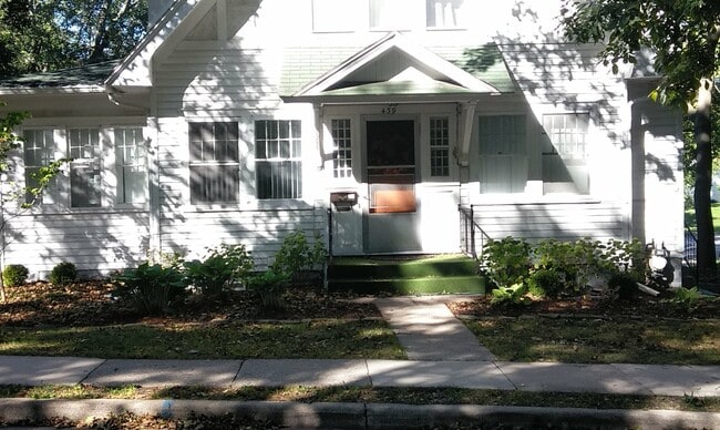 439 Hillcrest Ave