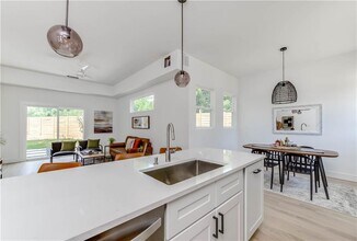4800 Vinson Dr in Austin, TX - Building Photo - Building Photo